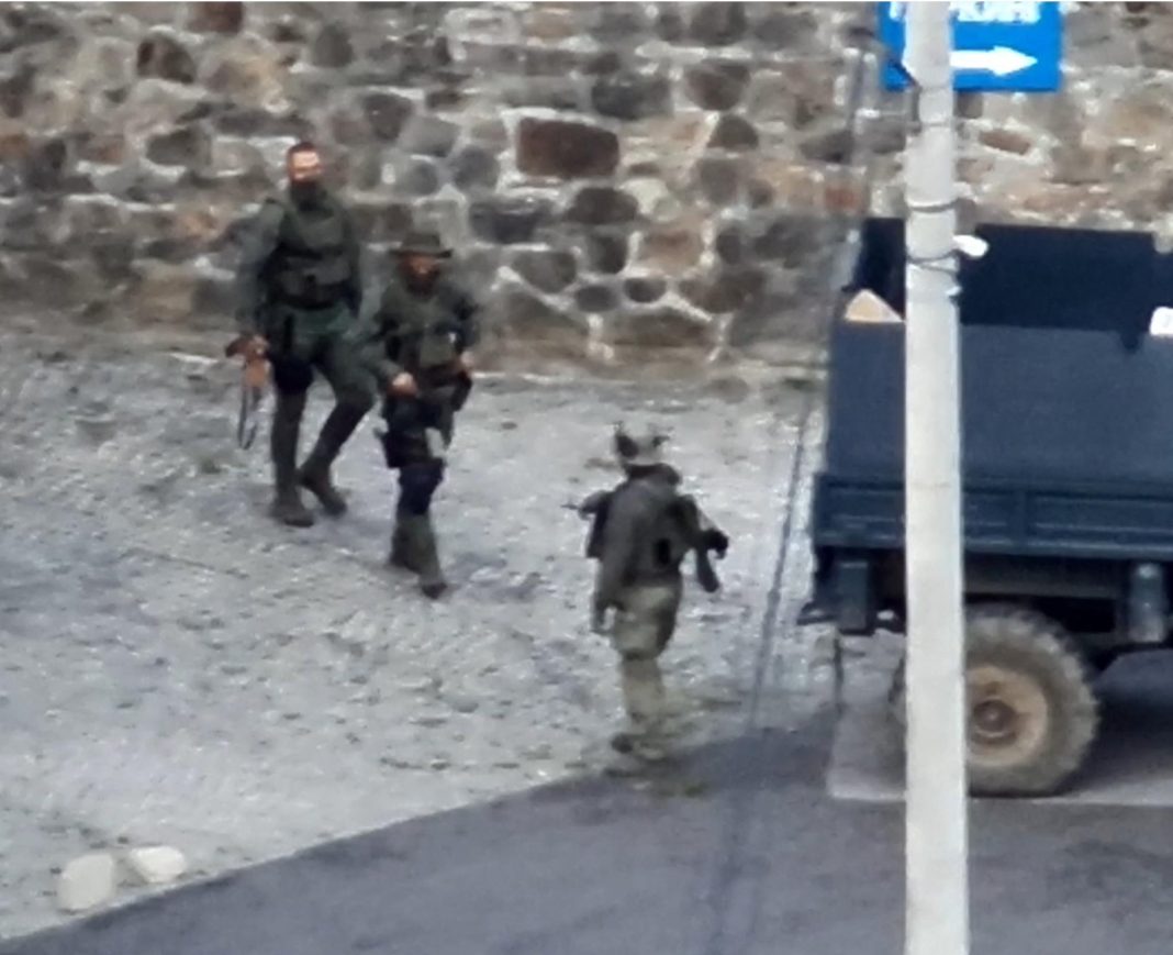 FOTO Užarena situacija na Kosovu ubijen policajac Ima najmanje 30