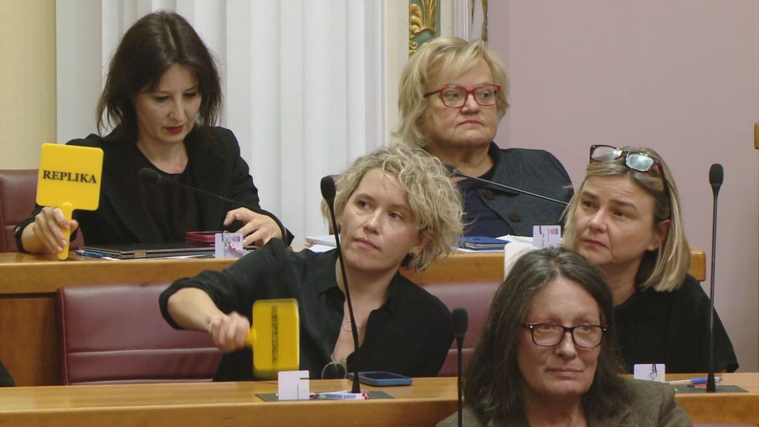 prosvjedovanje-oporbe-1068x601