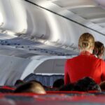 Nisu samo ljubazne: Evo zašto vas stjuardese stvarno pozdravljaju pri ukrcaju u avion