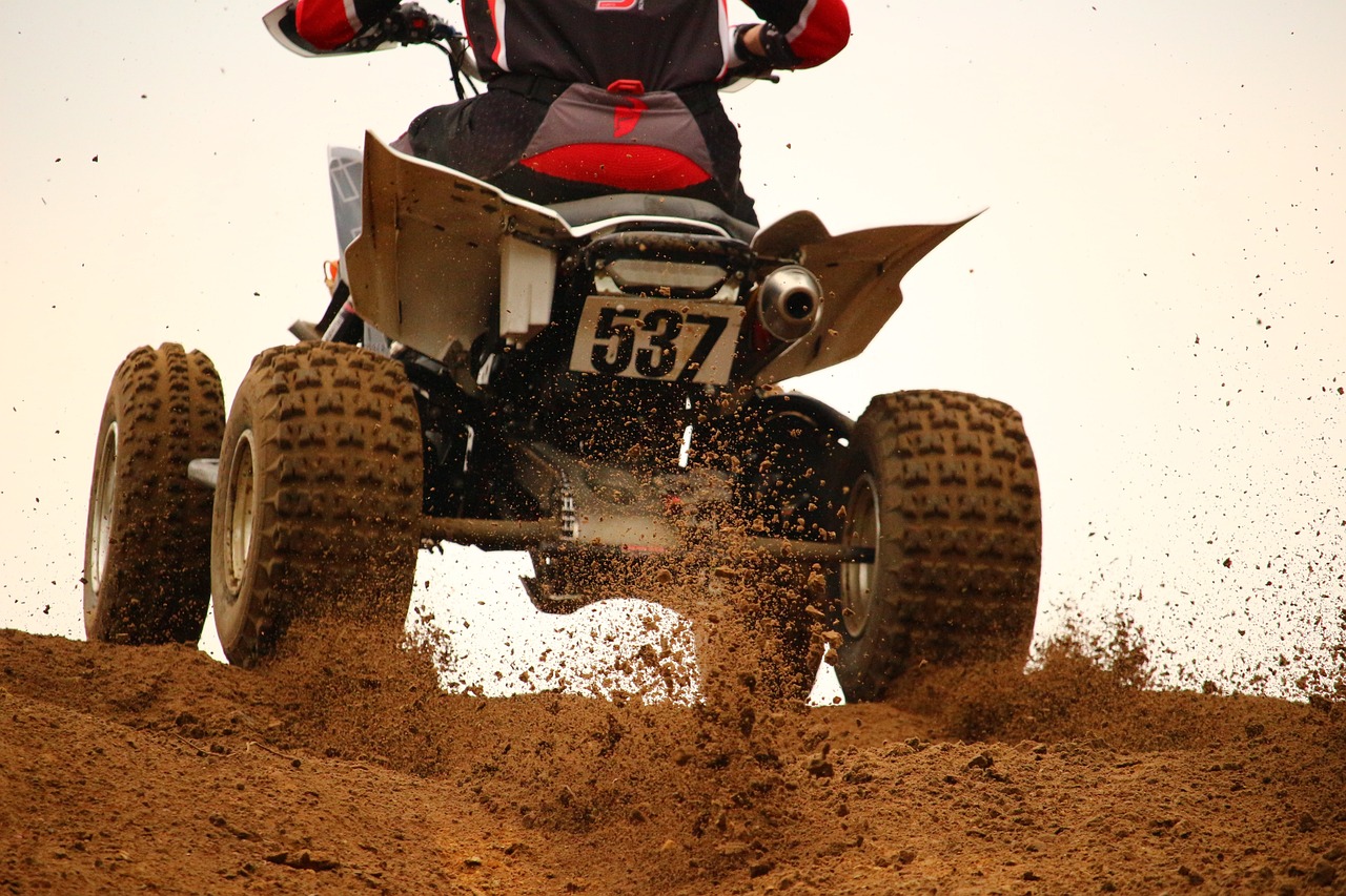 quad motocross-1283308_1280