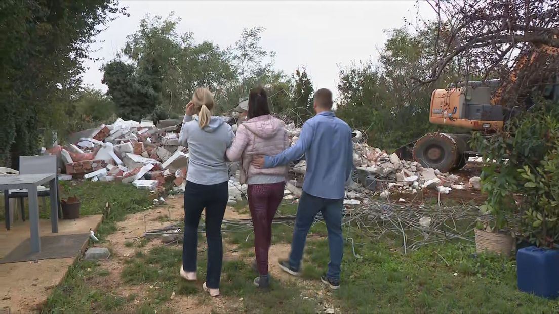 62931455-rusenje-ilegalne-gradnje