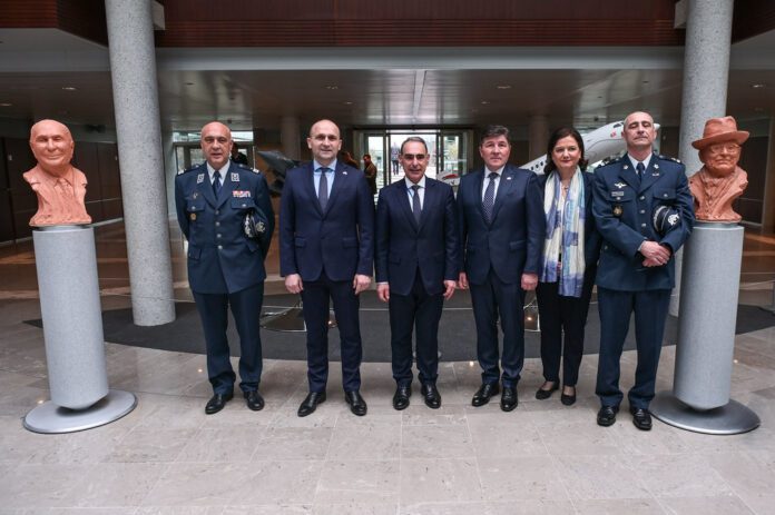 54407940865_3158012358_b