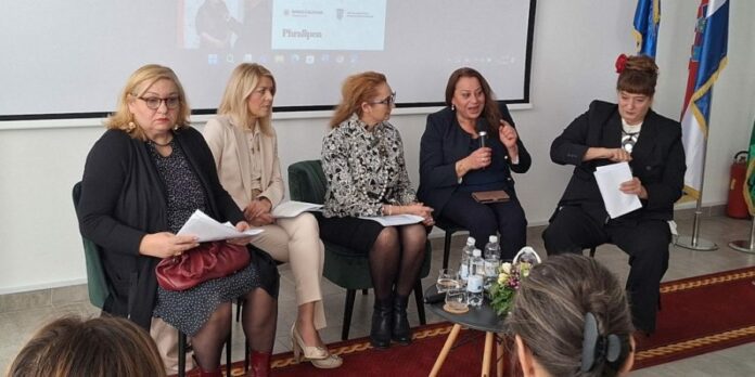 Romkinje-i-mediji-panel-e1741551444531-900x450