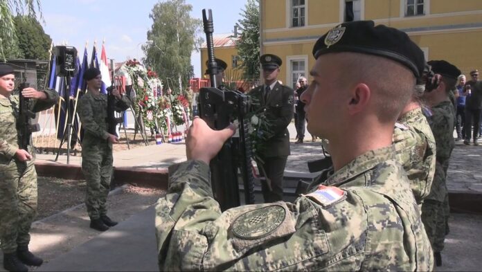 63388777-u-gospicu-obiljezen-medacki-dzep